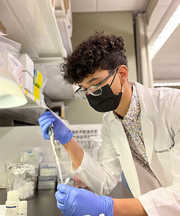 Donavan OBrien doing research in Lerner lab